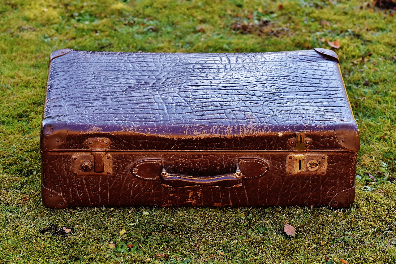 suitcase, antique, leather-1897240.jpg